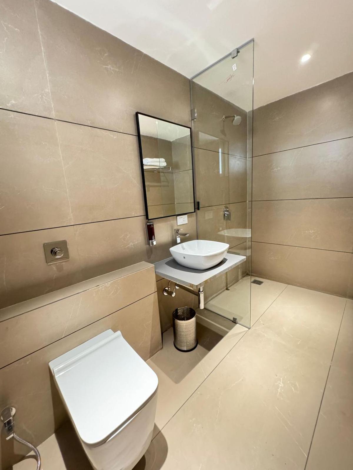Hotel Carnival Parbhani Esterno foto