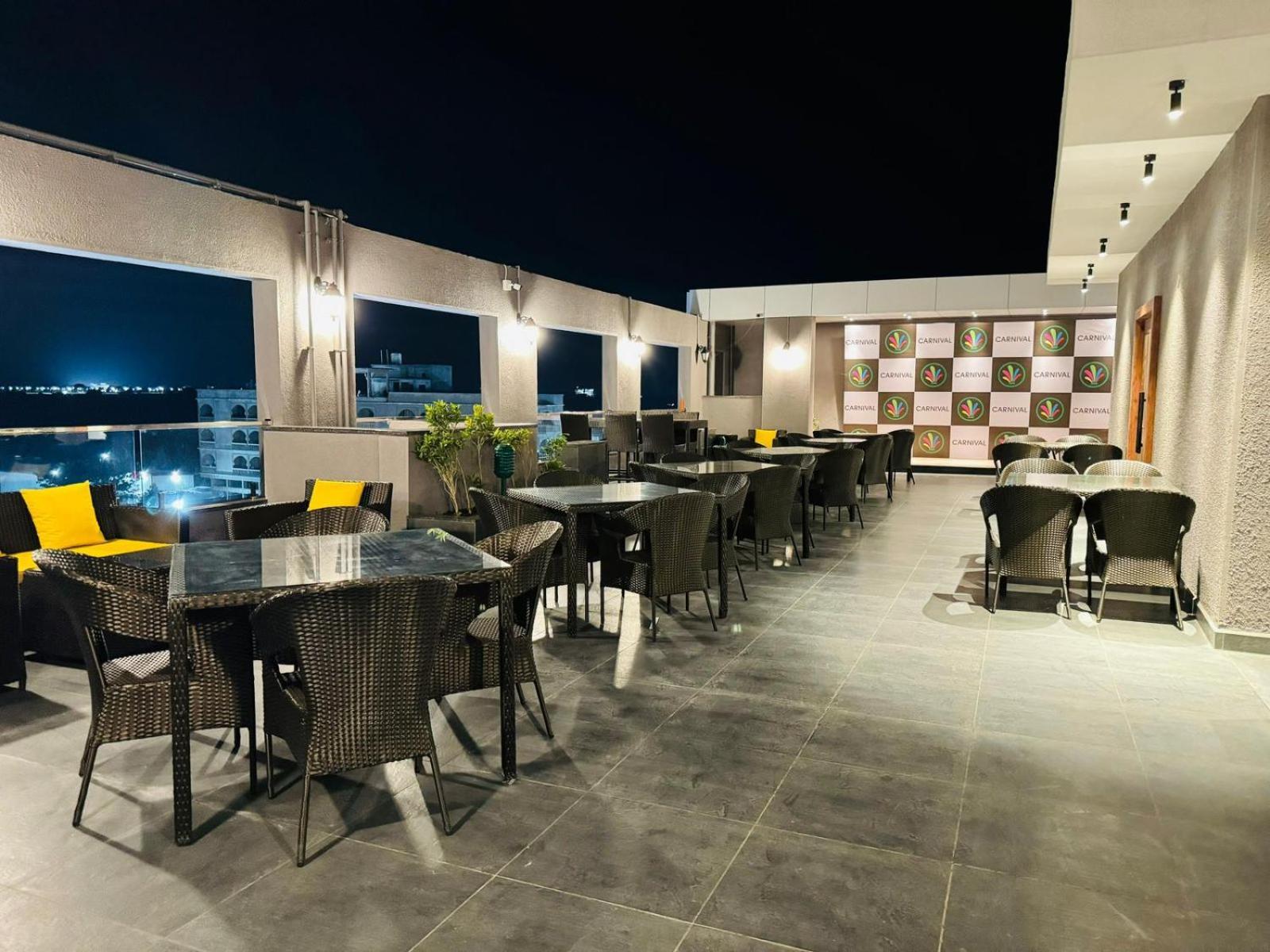Hotel Carnival Parbhani Esterno foto